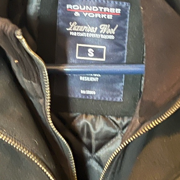 Size small Roundtree and Yorke black pea coat with quilted inner lining - Picture 2 of 5